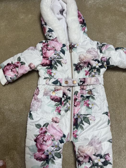 Combinezon lipsy 9-12 luni nou