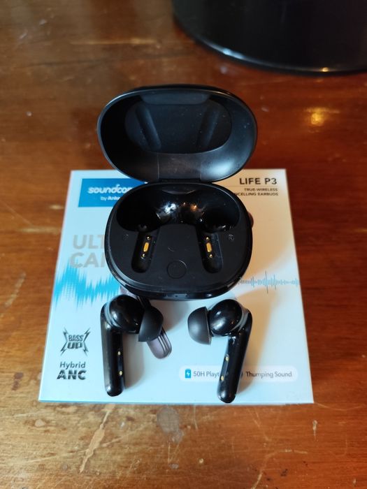 Продам наушники Soundcore
