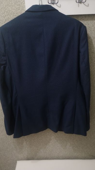 Абитуриентски костюм