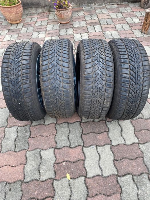 Vand 4genti cu cauciucuri de iarna 205/55R16 pentru Peugrot 308