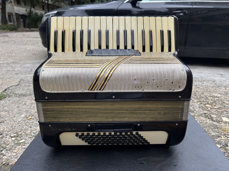 Acordeon Hohner/Melojdia concerto 3 cu 72 de basi