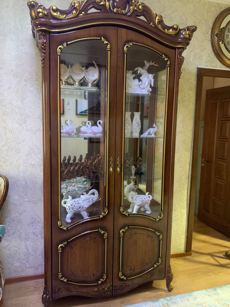 Продаётся сервант, комод
