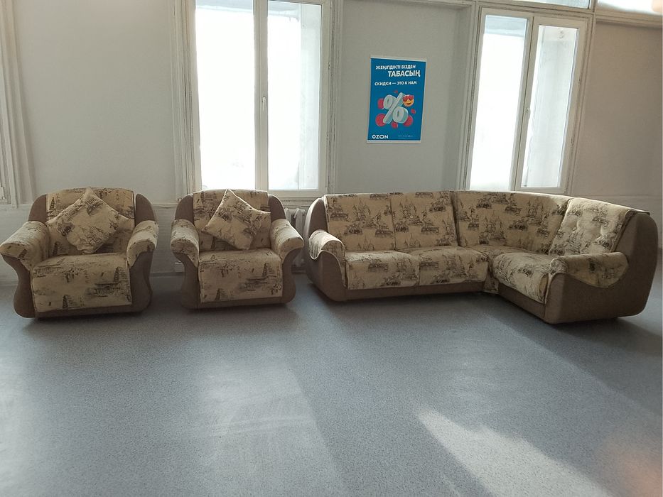 Продам мягкую мебель, угловой раскладной диван и 2 кресла