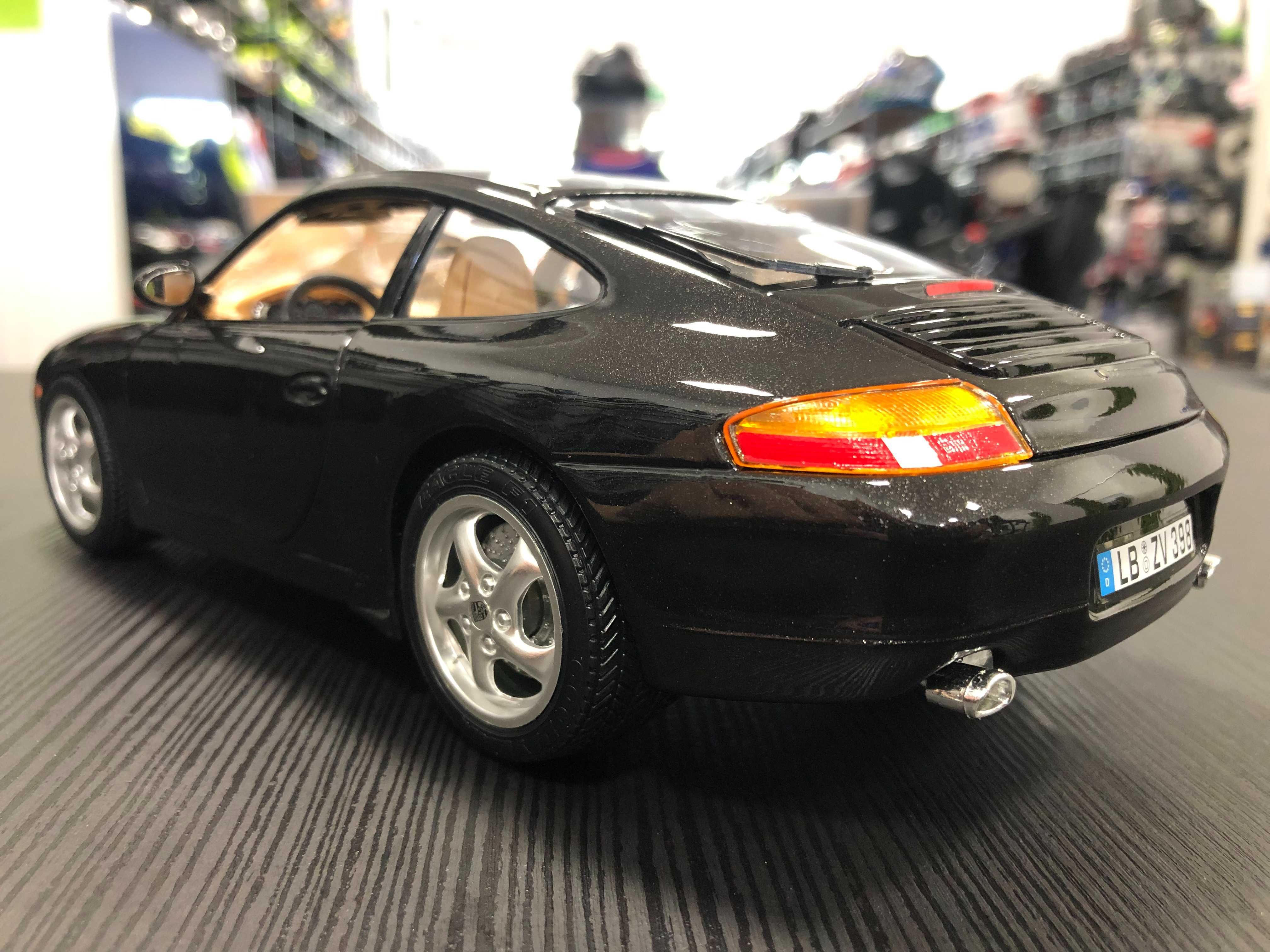Метална колекционерска количка BBURAGO PORSCHE 996 1:18 НОВА