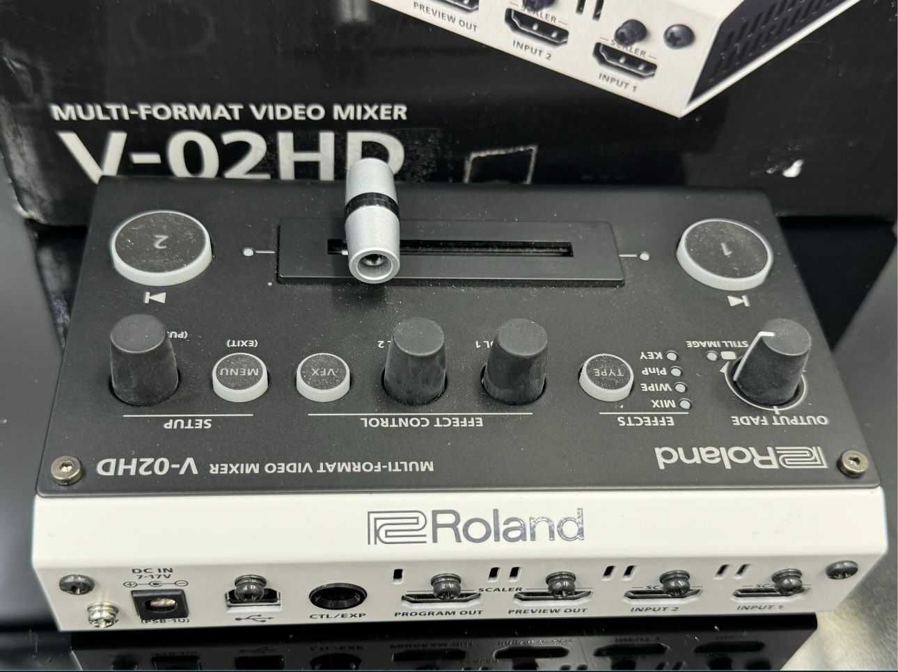 Amanet Next Generation/ Mixer video multi format roland V-02 HD