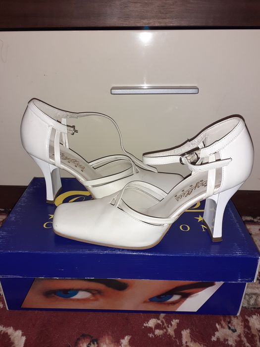 Pantofi de ocazie, din piele, albi,mărimea 37