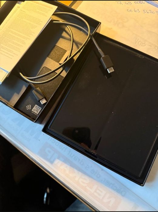 Продавам Samsung z fold 6