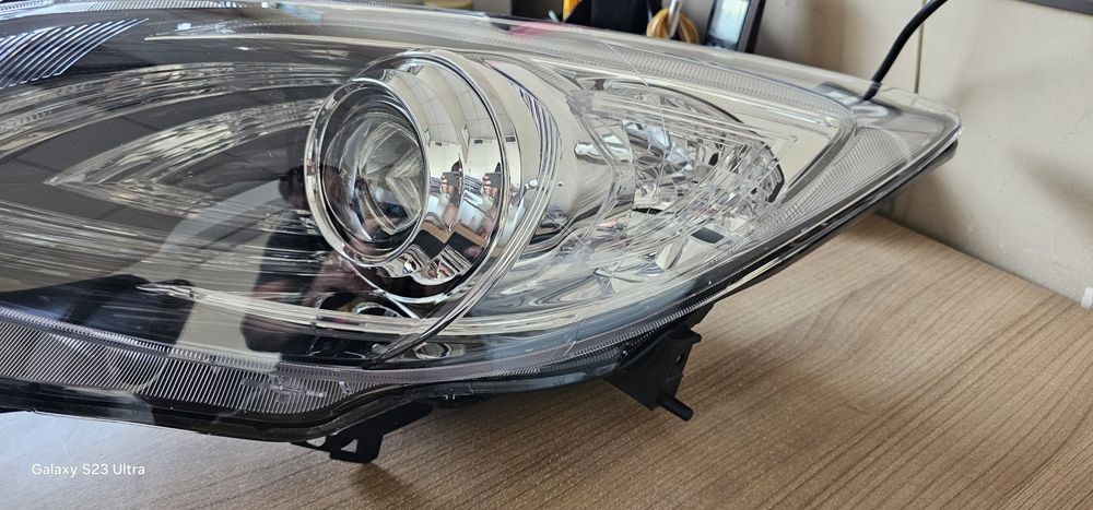 Mazda 3 преден ляв фар