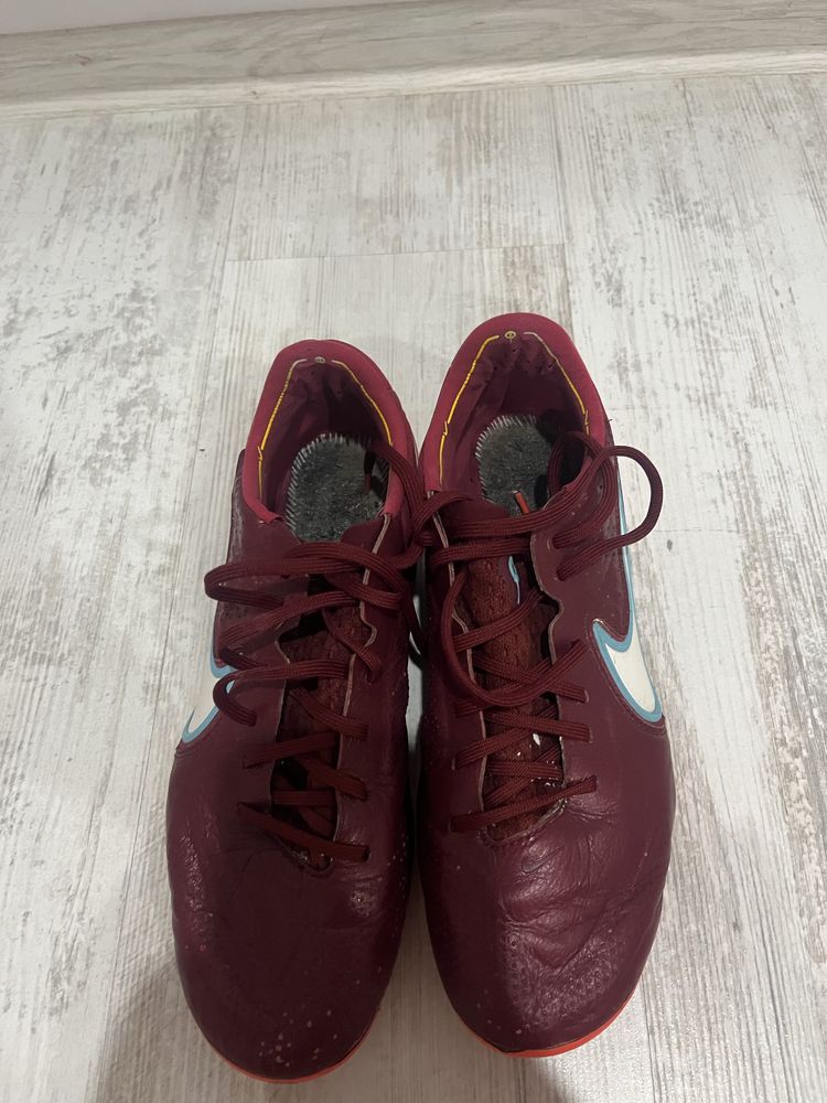 Nike tiempo red.