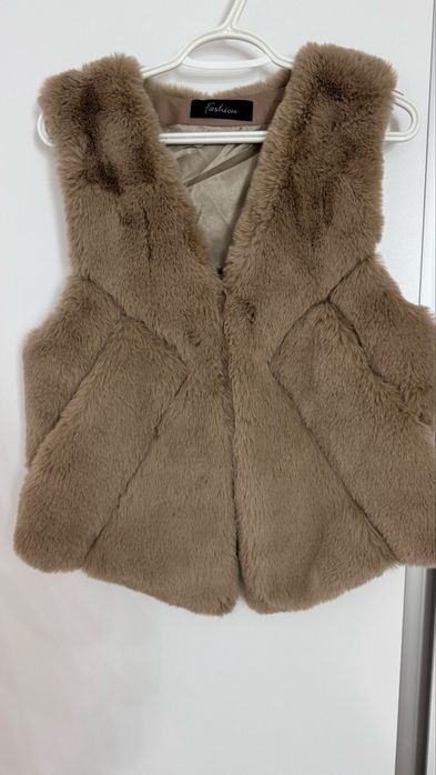 Vesta din blanita artificiala
