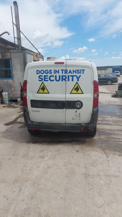 Dezmembrez Opel Combo 1.3 cdti euro 5 2013