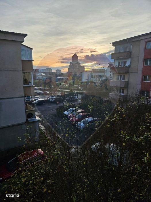 Apartament cu 3 camere de vânzare, str. Hortensiei