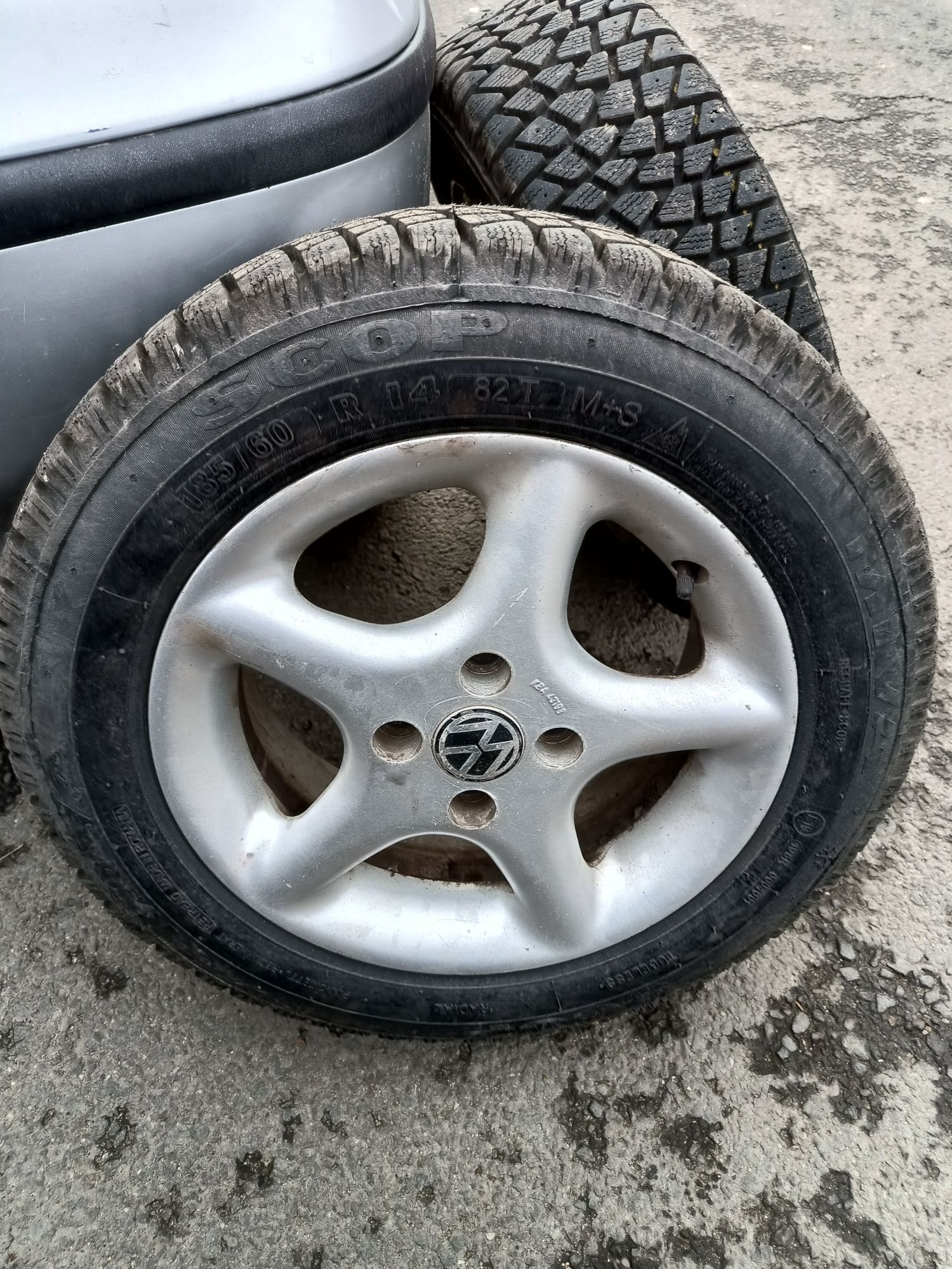 Jante aliaj 185/60/R14 cu cauciucuri noi