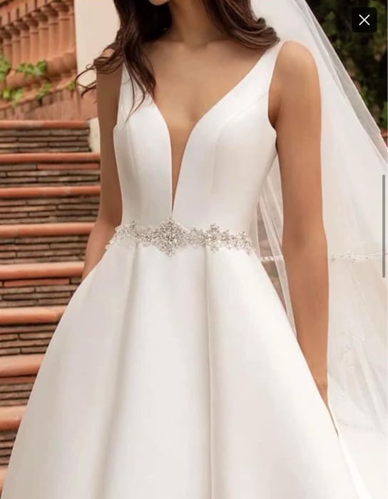 Vand rochie de mireasa Pronovias, matase Mikado, model Malena
