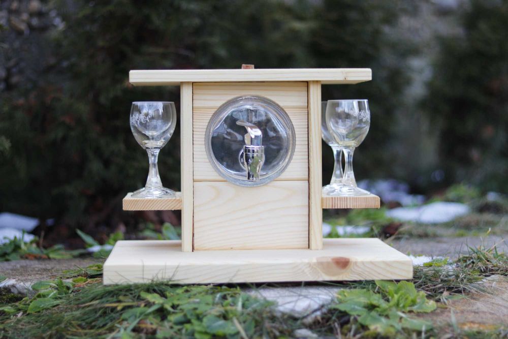 Ръчно изработени диспенсъри за алкохол