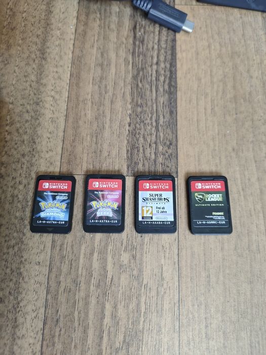 Nintendo switch 4 jocuri perfect funcțional.Pokemon ,Smash bros ...
3