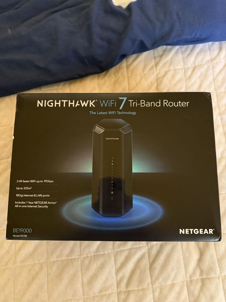 Vând router WiFi 7  Netgear RS700