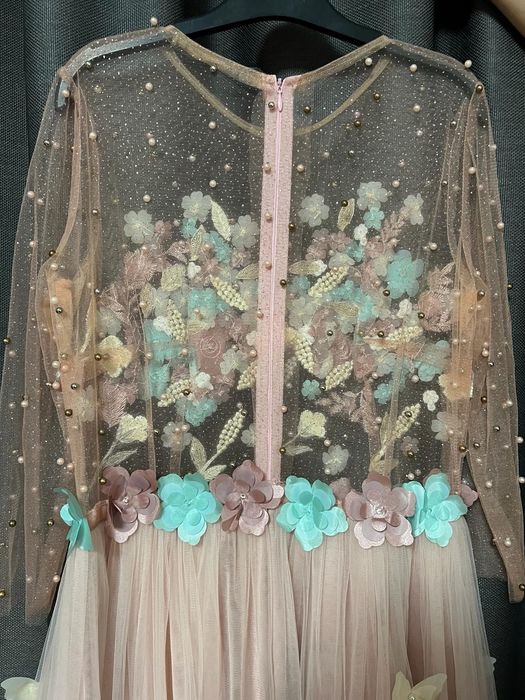 Rochie lucrata-n atelier