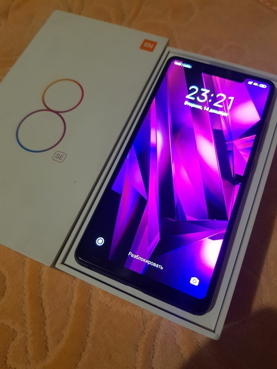 Mi 8 SE flagman sotiladi aybi yoq