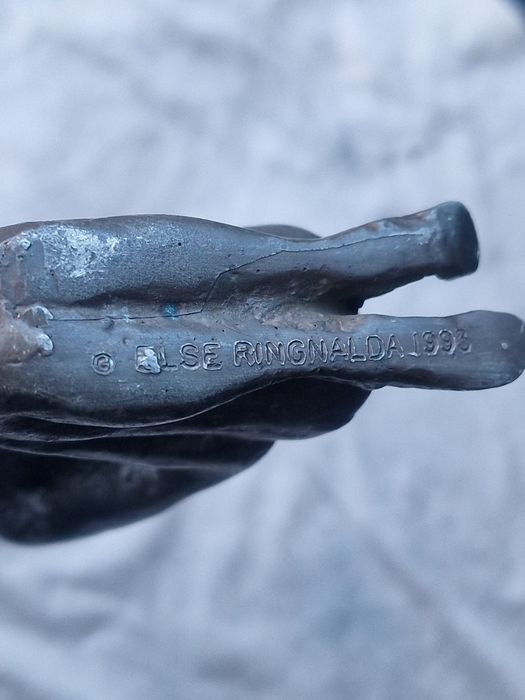 Авторска бронзова статуетка