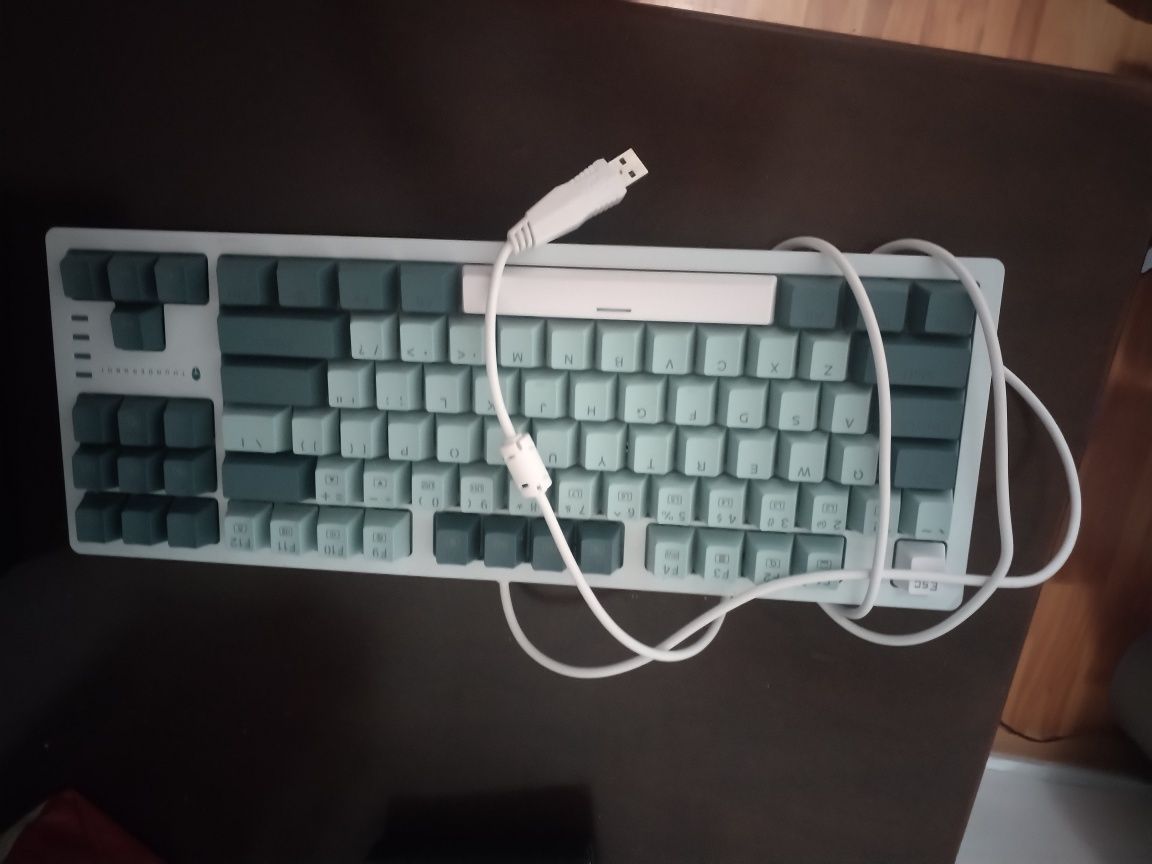 Vand boxe si tastatura
