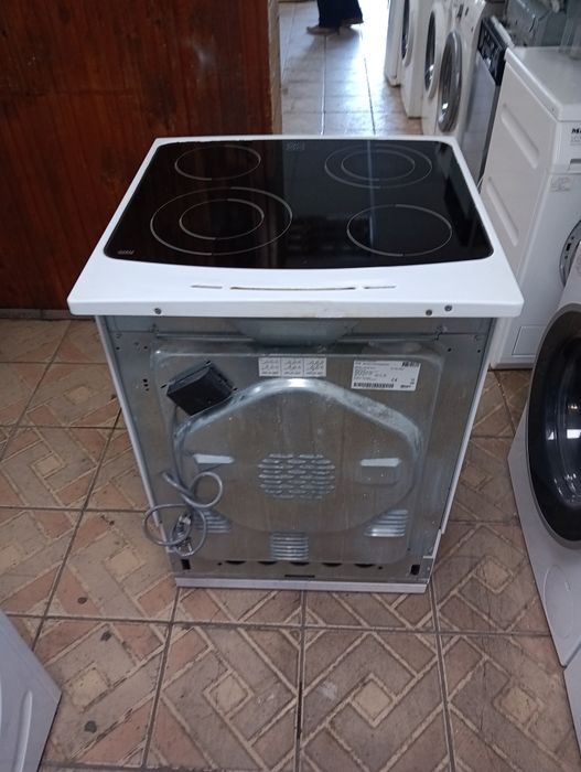 Свободно стояща печка с керамичен плот Gram 2 години гаранция!