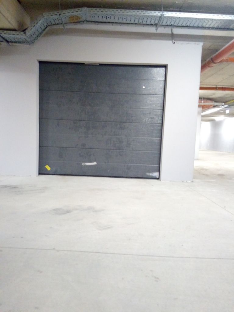 Дава се под наем Гараж / Паркомясто в София, Кръстова вада - 18 кв.м за 153 € - Снимка #1