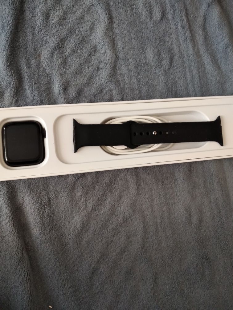 Smartwatch series 6 sotiladi