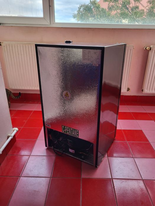 Frigider STARCREST Clasa E, Capacitate 91L, H 83 cm, Sticla Neagra