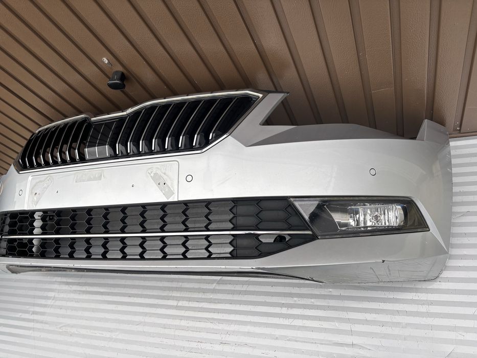 Bara fata Skoda Superb 3 cu 4 senzori cod de culoare LA7W 2015-2020