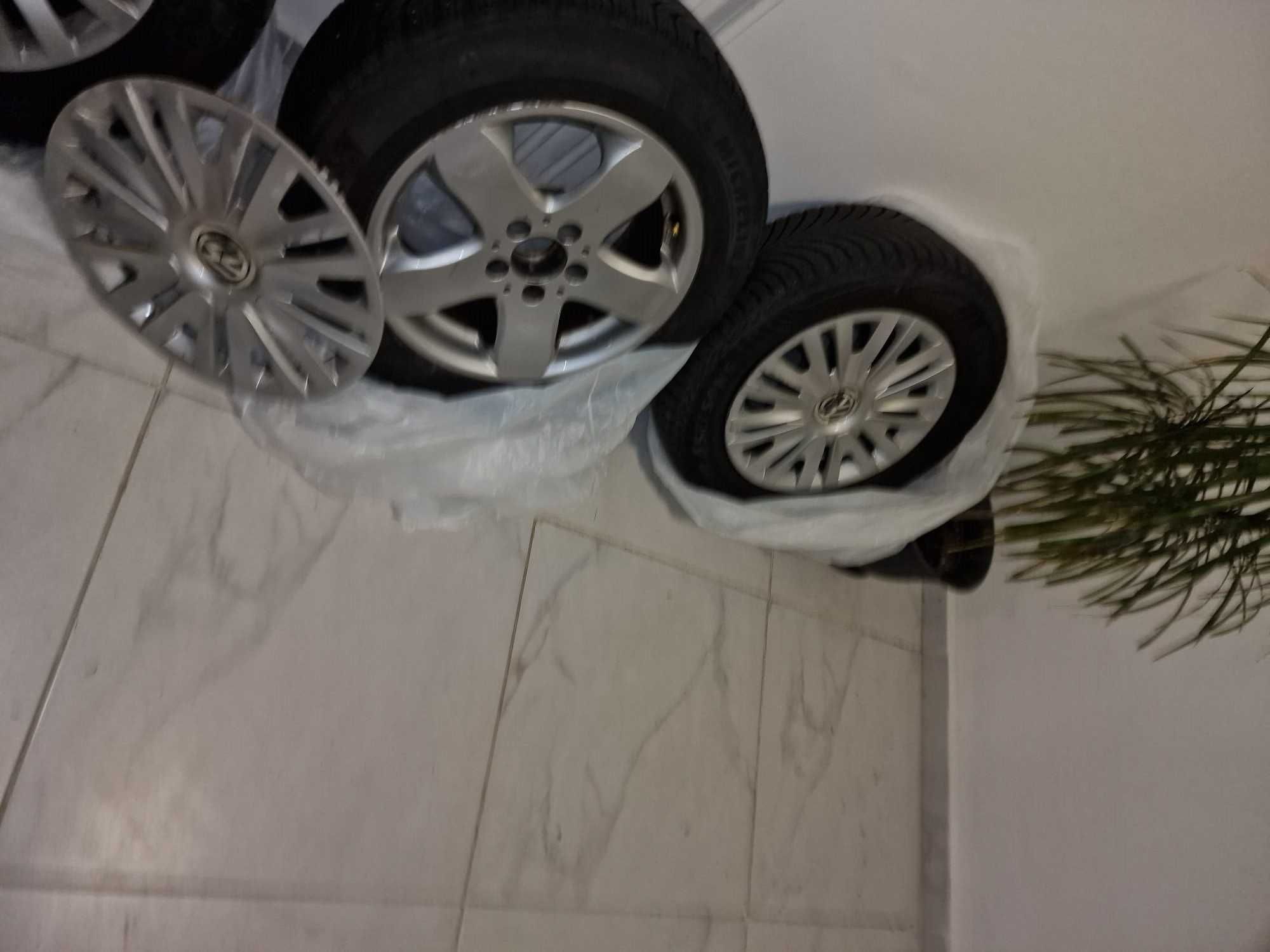 4 X jante tabla cu capace si cauciucuri bune pe 16' pentru golf 7