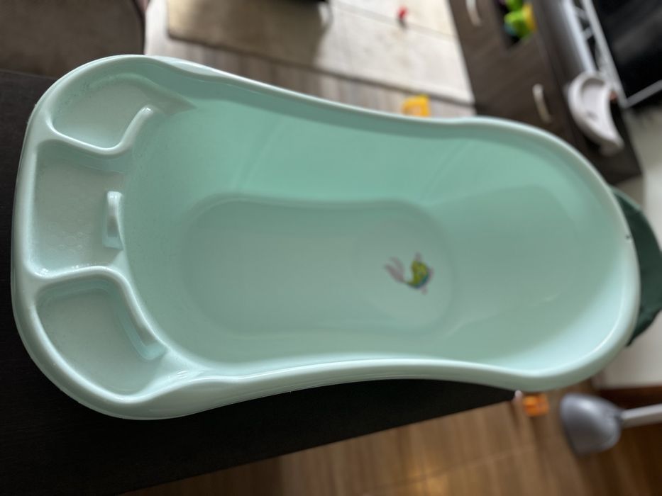 Корито със шезлонг за бебе.