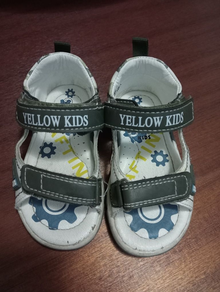 Продам сандали детские