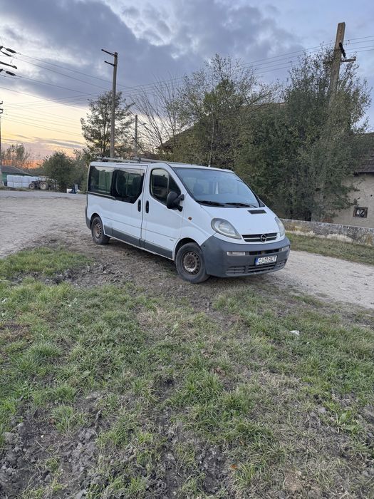 Vand opel vivaro 8+1