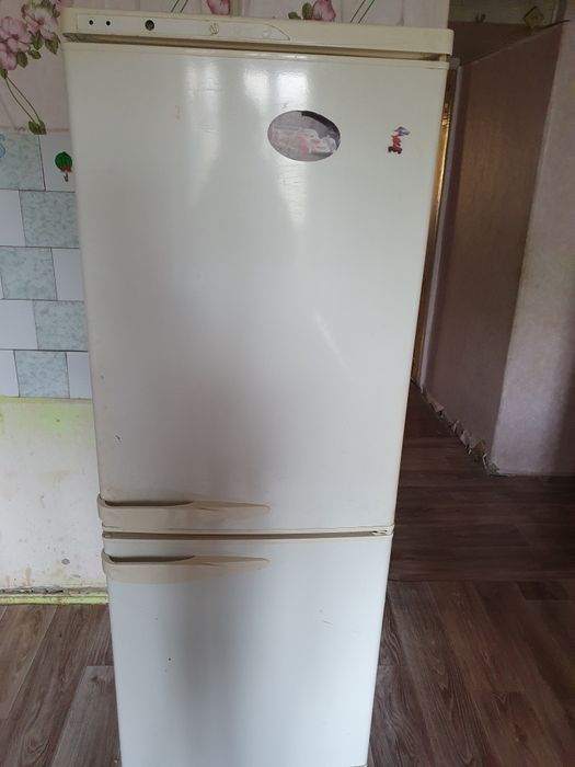 Продам холодильник индезит