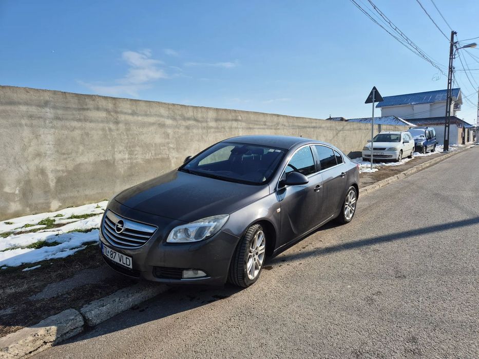 Opel Insignia Masina  are 347000 KM total SI 49 000 km CU MOTORUL NOU!