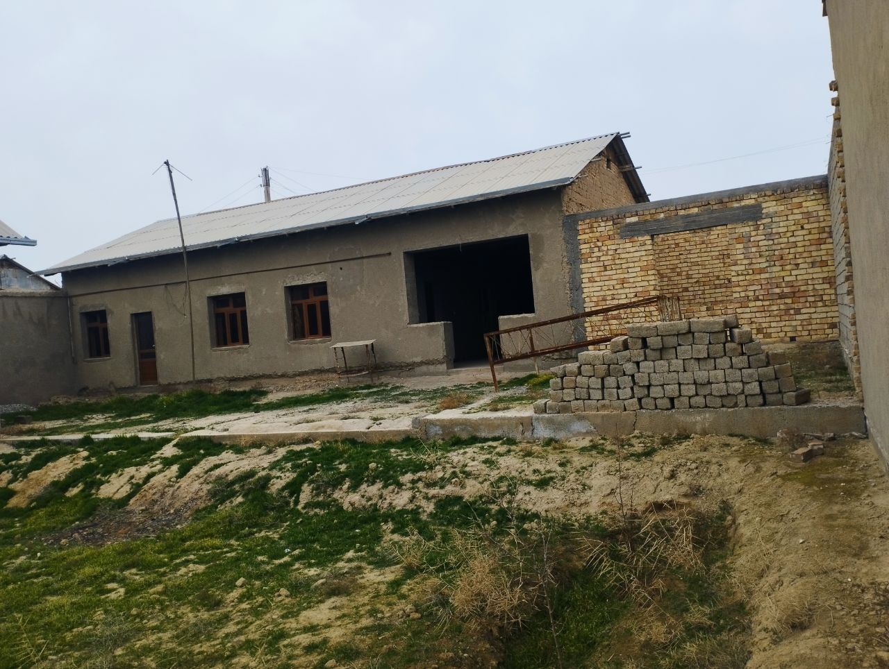 Hovli sotiladi, 8 sotix yashashga tayyor Qarshi, Pargʻuza