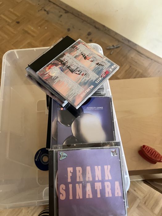 Vand 200 cd cu muzica,fulme pe dvd si jocuri