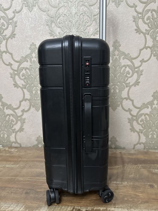 Чемодан 60 & 40 sm yangi ishlatilmagan