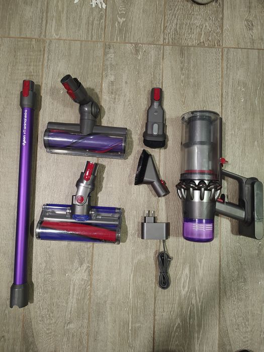 Aspirator vertical fara fir Dyson V11 SV17