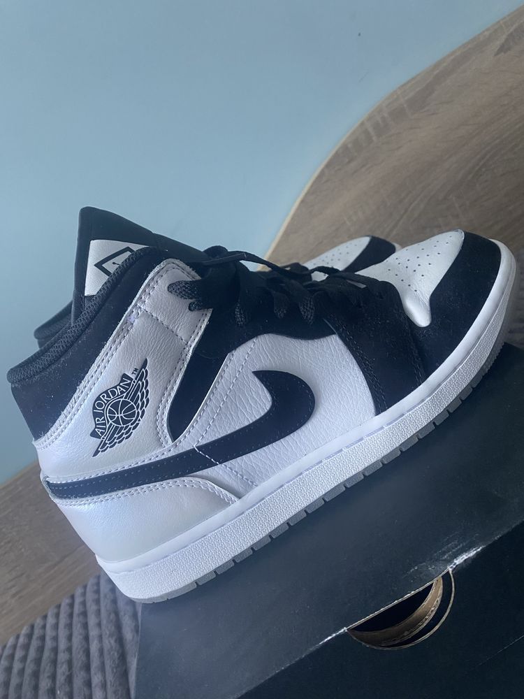 Обувки Air Jordan 1 Mid SE