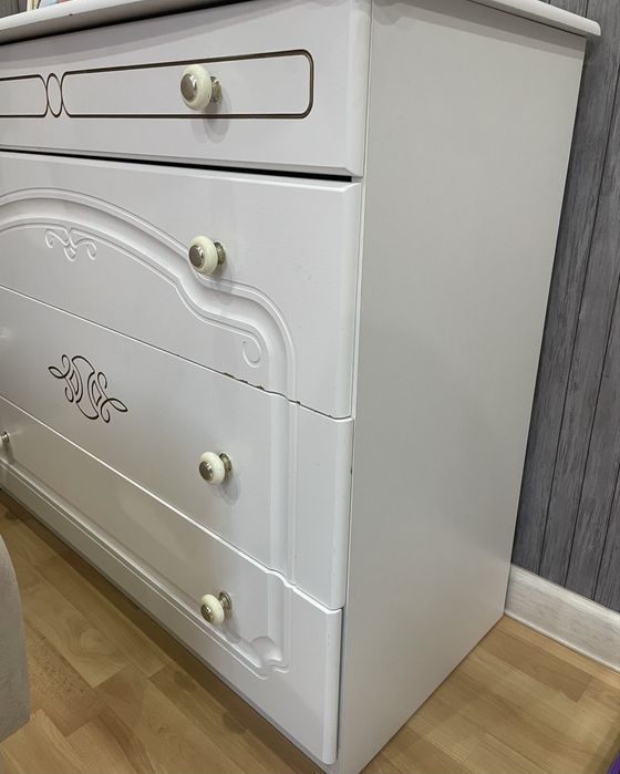 Комод с зеркалом