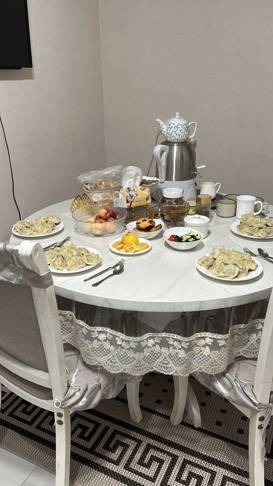 Продам круглый обеденный стол