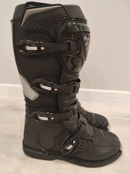 Кросови ботуши RAVEN 44 номер