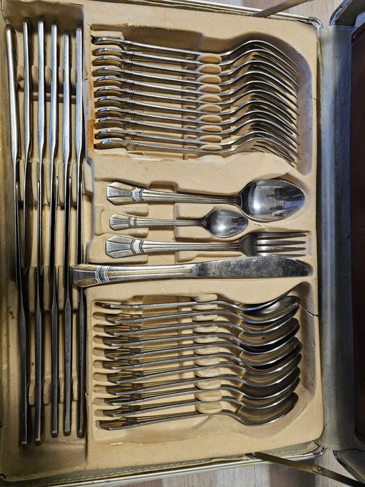 Продам набор столовых предметов