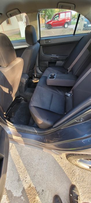 Vând mitsubishi lancer