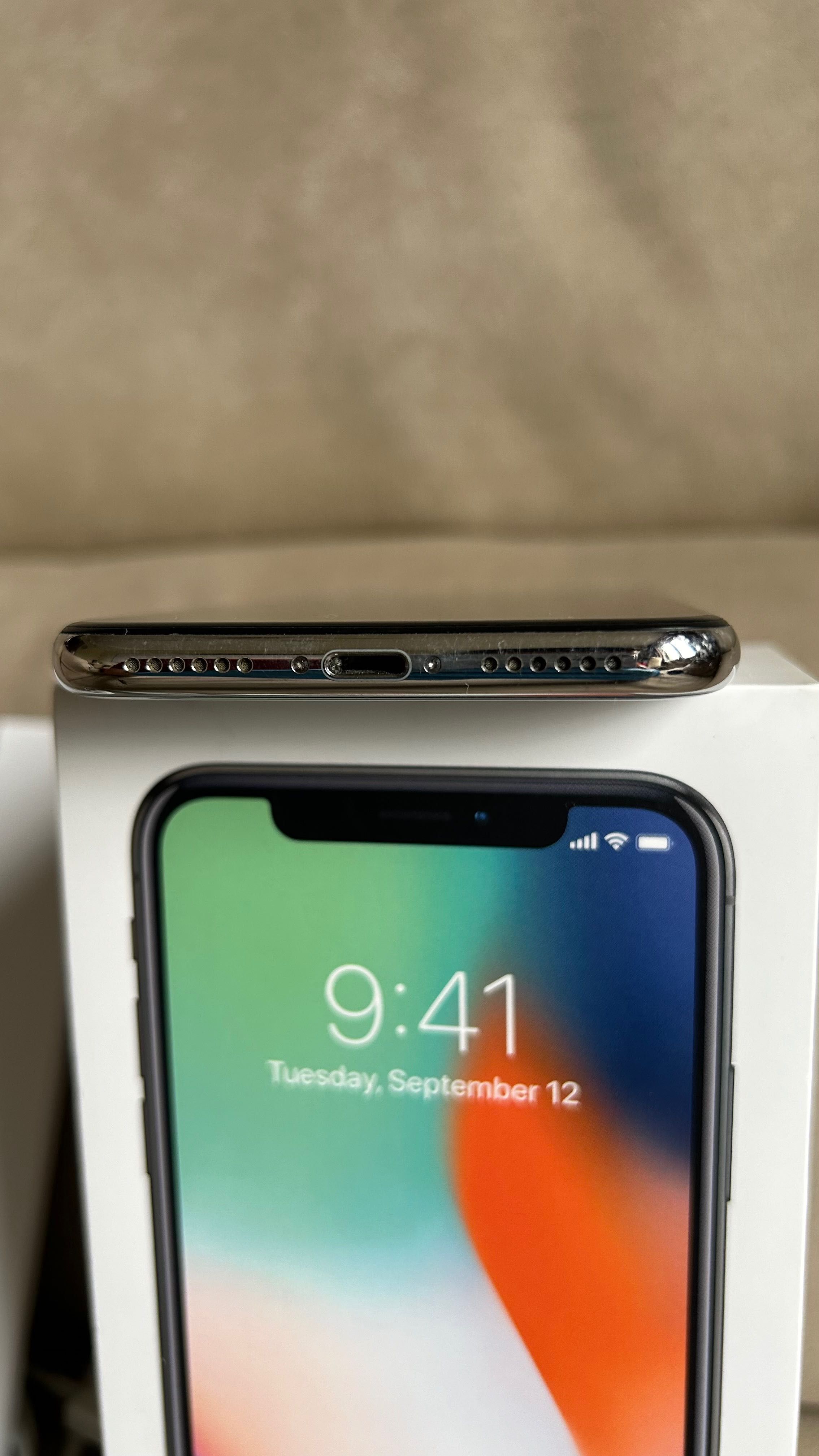 Iphone X Silver 256gb с оригинальным чехлом Apple
