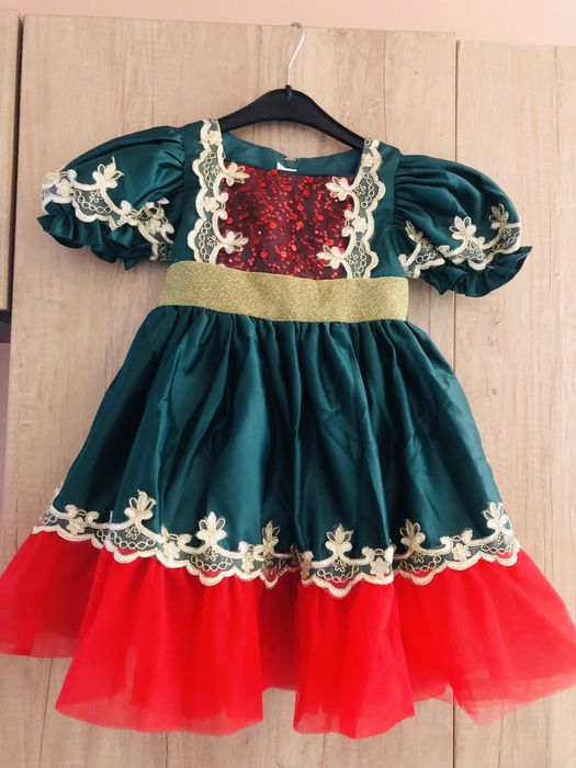 Vand rochita noua 4 ani