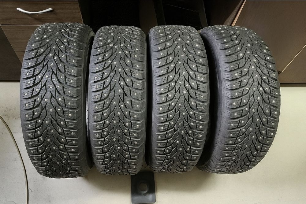 Зимняя резина, 235/55/r20, шипованная!