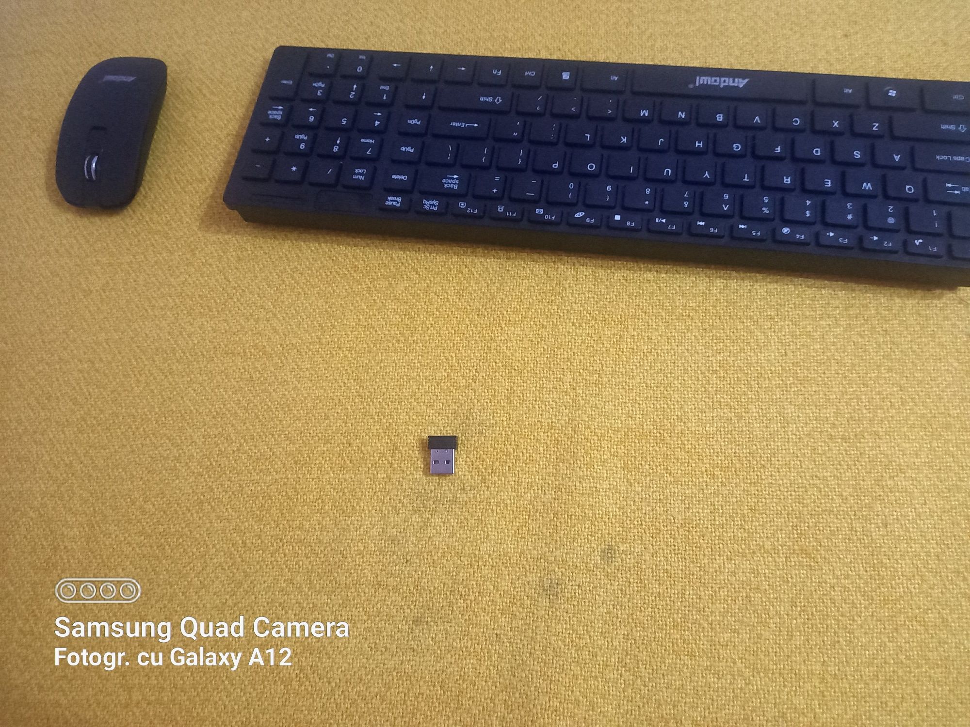 Tastatura + mouse wireless pentru telefoncu cu adaptor